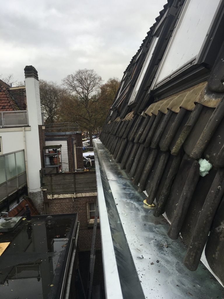 Zinken goot vervangen appartementen complex Leliestraat Hoorn