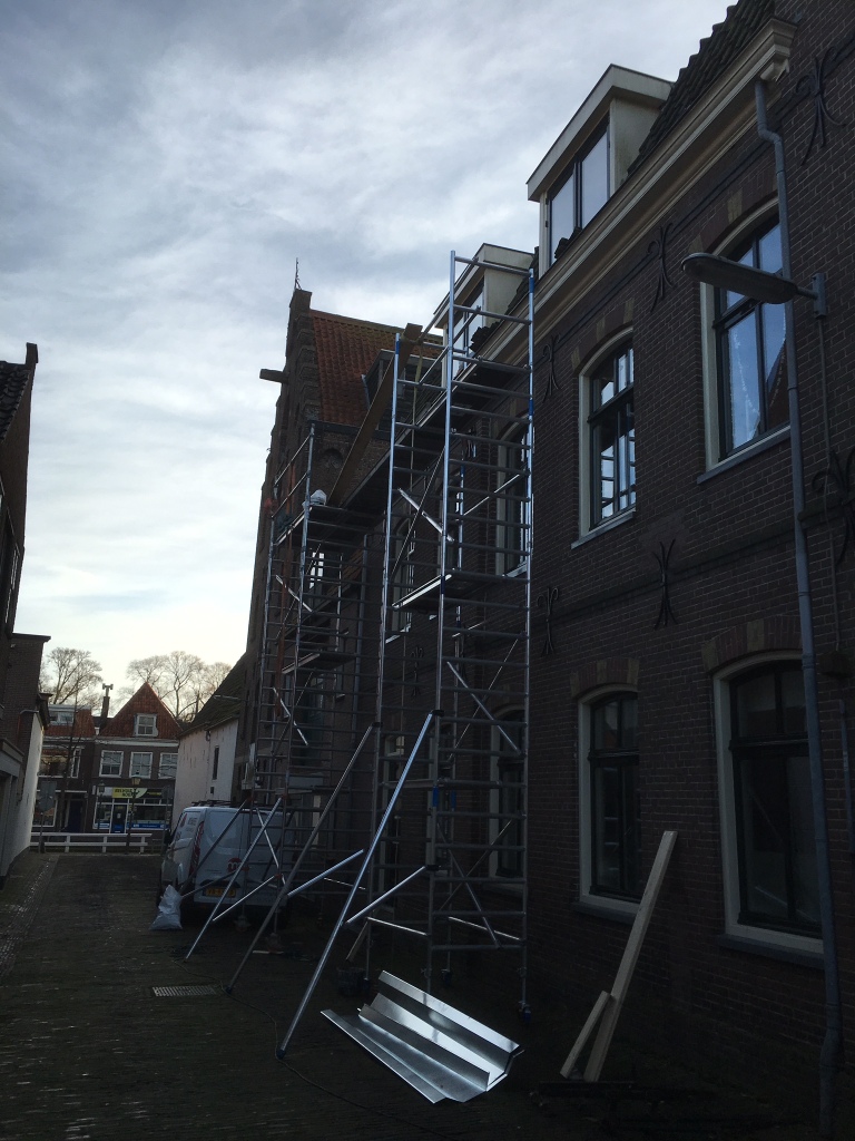 Zinken goot vervangen appartementen complex Leliestraat Hoorn